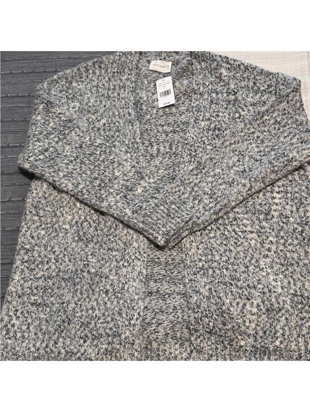 Mia& Tess Gray Knit women’s size small Sweater NWT